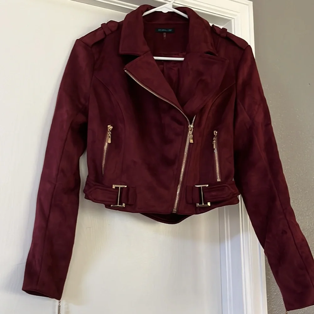 Wine red color cropped jacket - Picture 3 of 7
